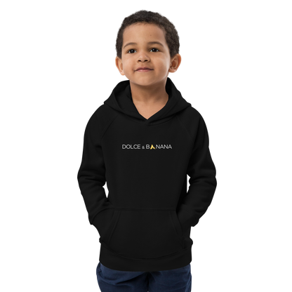 Junge trägt schwarzen Hoodie mit Dolce & Banana Brustprint