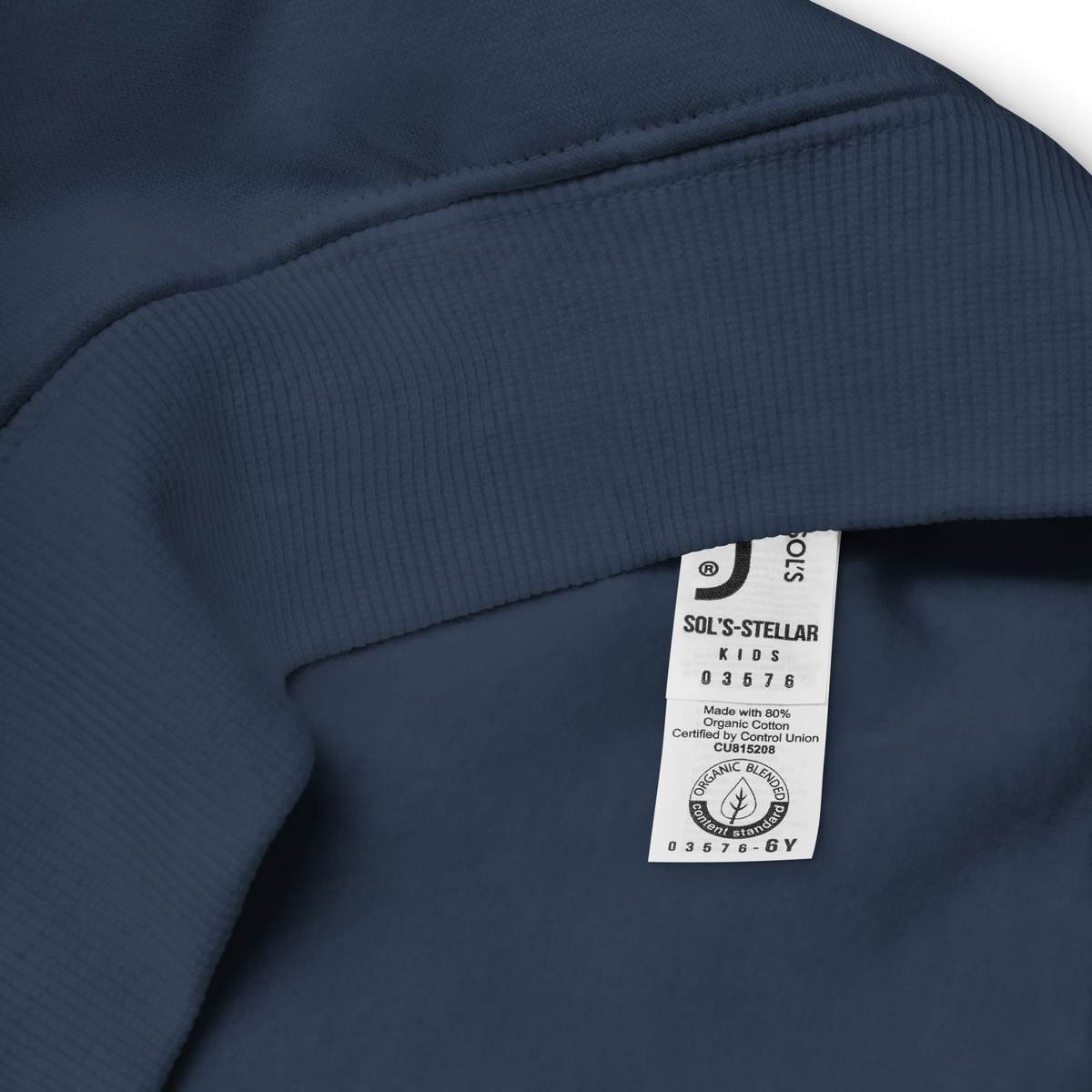 Nahaufname Hoodie mit organic Label