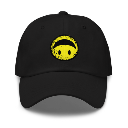 Schwarzes Cap mit gelbem Smiley das auf dem Kopf steht Print