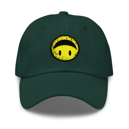 Waldgrünes Cap mit gelbem Smiley das auf dem Kopf steht Print
