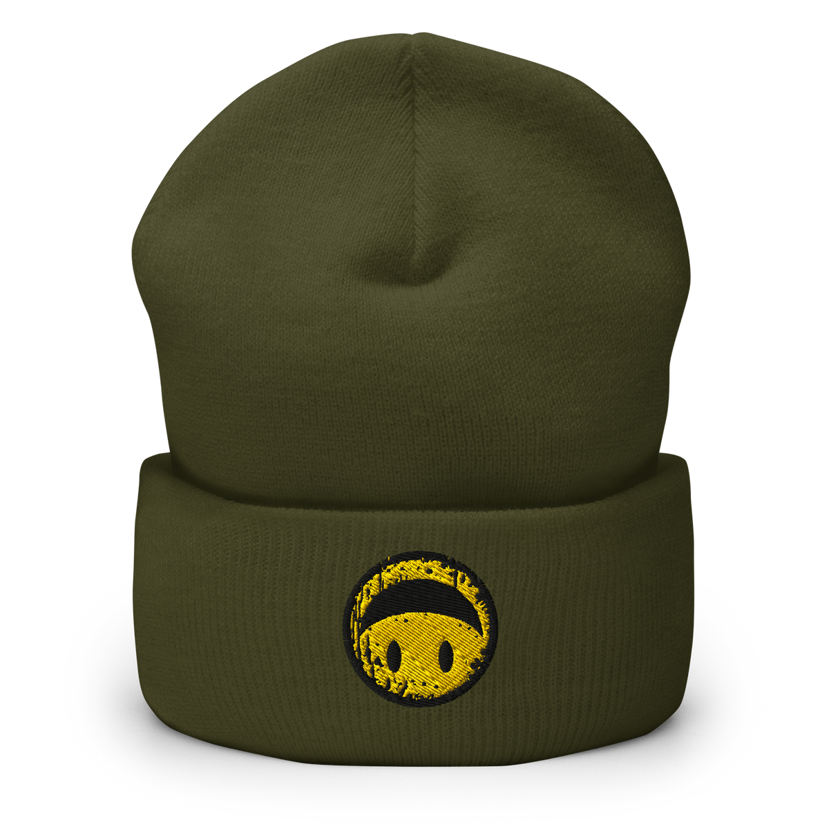 Olivegrünes Beanie mit gelbem Smiley das auf dem Kopf steht bestickt