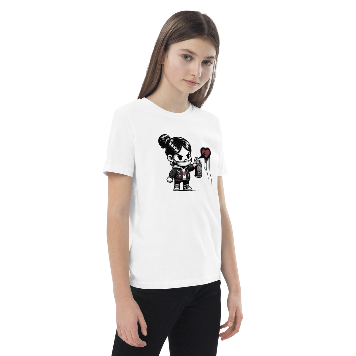 Teenager Mädchen trägt weißes T-Shirt mit Mädchen das Graffiti Herz sprüht