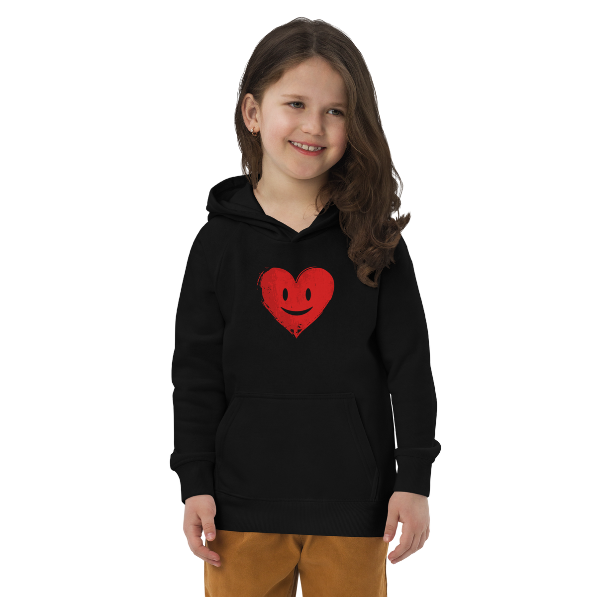 Mädchen trägt schwarzen Hoodie mit rotem lachenden Herz Brustprint