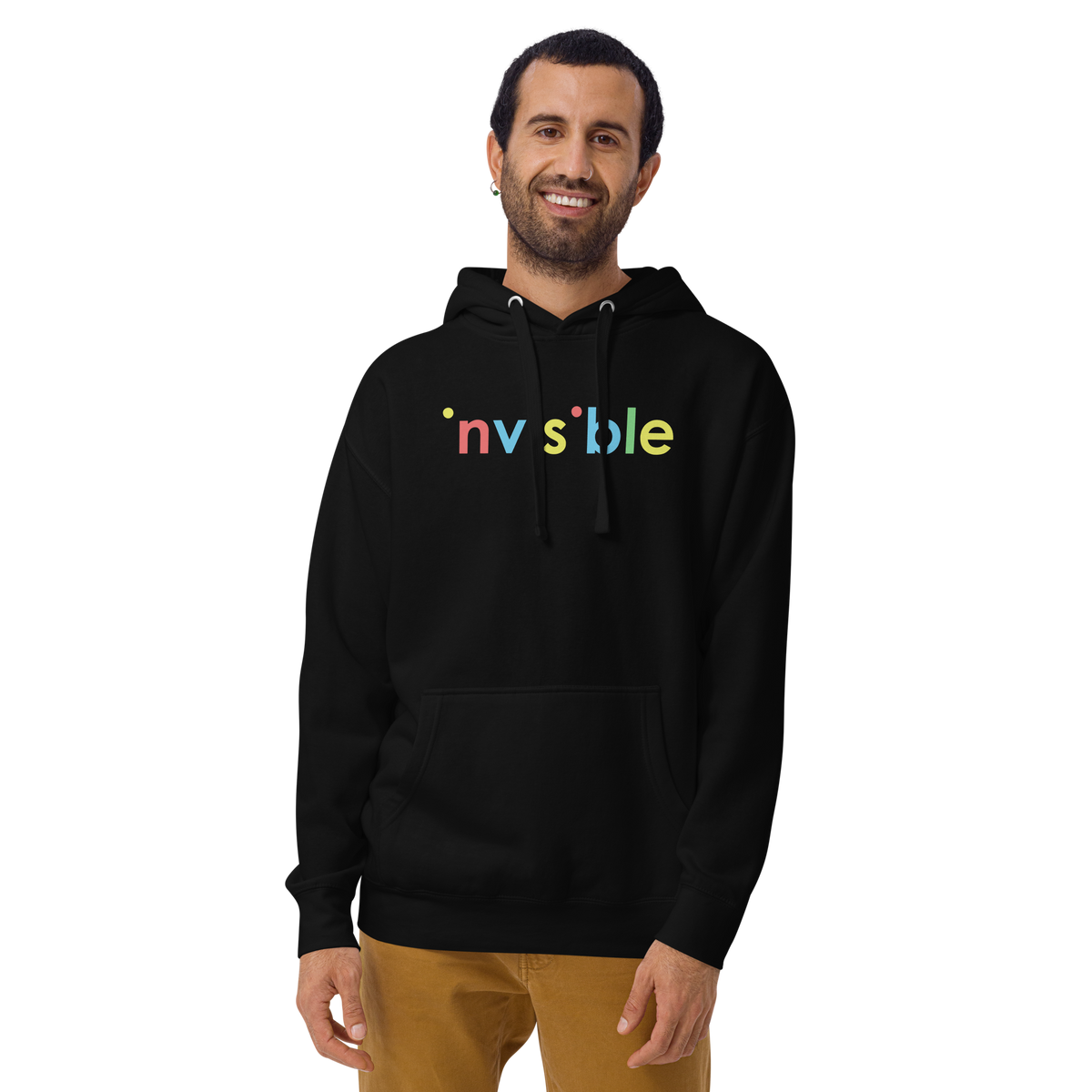 Mann trägt schwarzen Unisex Hoodie mit buntem invisible Schriftzug Brustprint