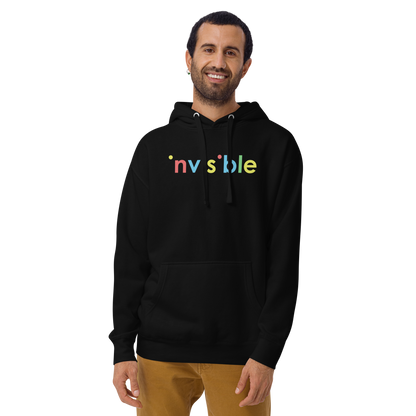 Mann trägt schwarzen Unisex Hoodie mit buntem invisible Schriftzug Brustprint
