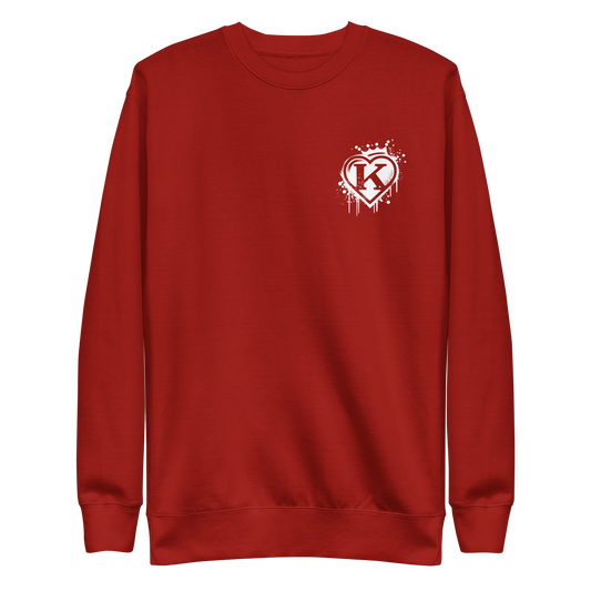 Roter Pullover mit weißem Graffitiherz mit Krone und K in der Mitte