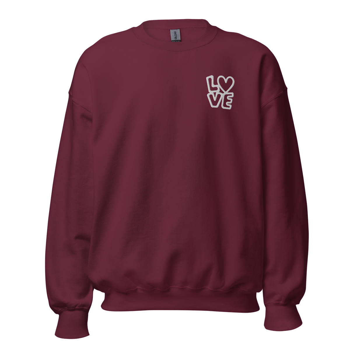 Kastanienroter Hoodie mit LOVE Stickerei bei dem das O durch ein Herz ersetzt ist
