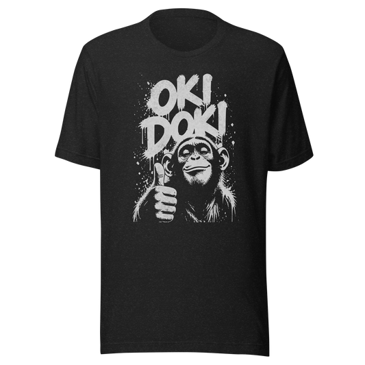 Heather schwarzes T-Shirt mit Affen der Daumen hoch zeigt und den Worten Oki Doki im Graffiti Style