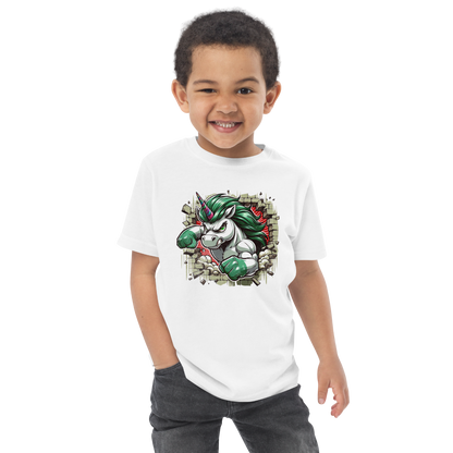 Junge trägt weißes T-Shirt mit Einhorn das Wand durchbricht Motiv