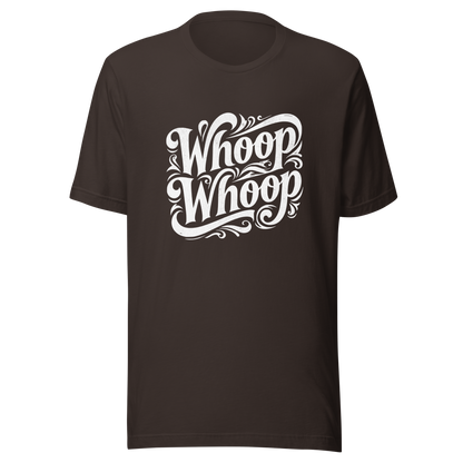 Braunes T-Shirt mit dem Schriftzug Whoop Whoop in geschwungenen Buchstaben