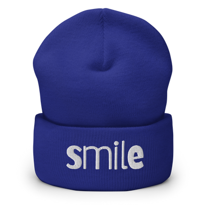 Blaues Beanie mit smile Schriftzug bestickt